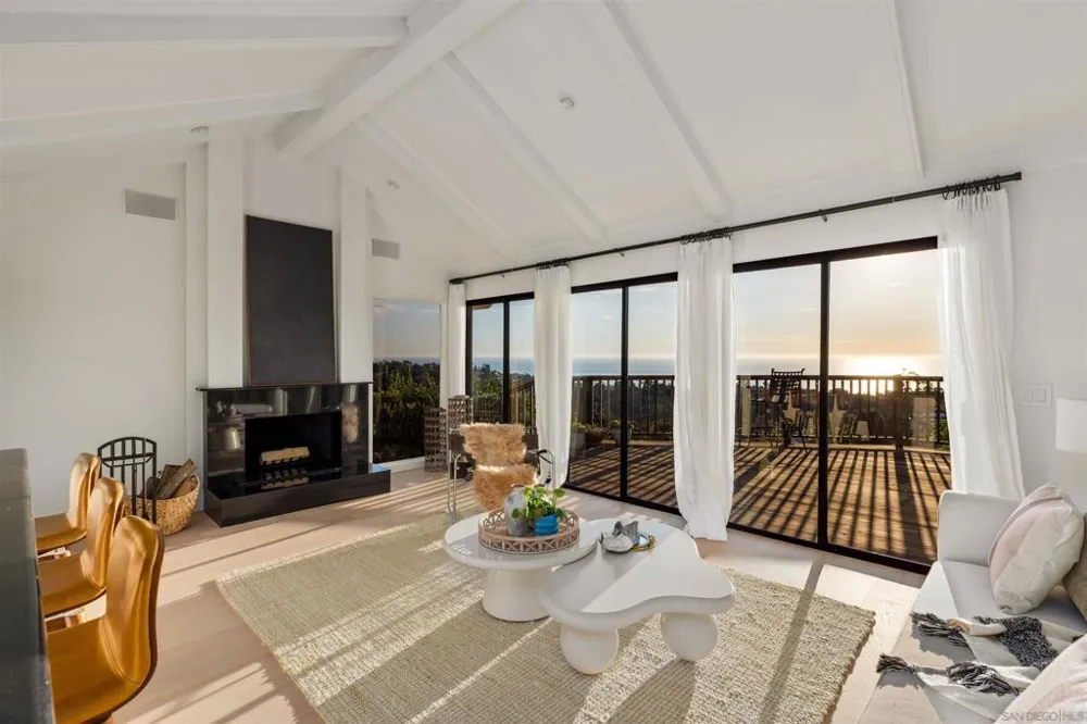 7160 Caminito Pepino La Jolla, CA 92037