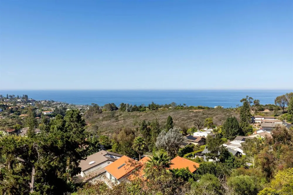 7160 Caminito Pepino La Jolla, CA 92037