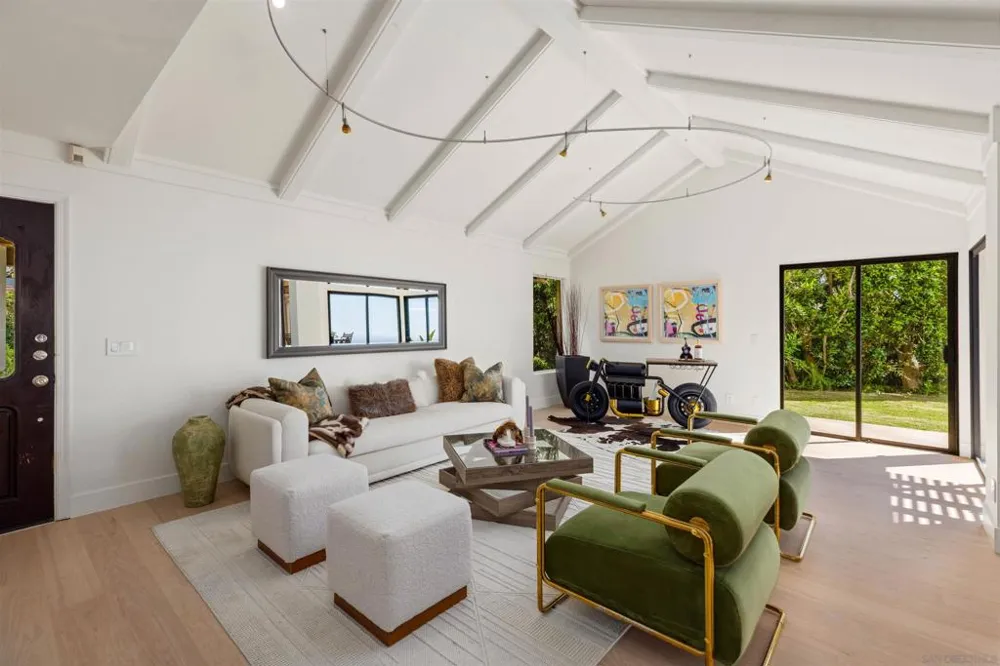 7160 Caminito Pepino La Jolla, CA 92037