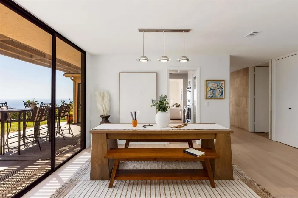 7160 Caminito Pepino La Jolla, CA 92037