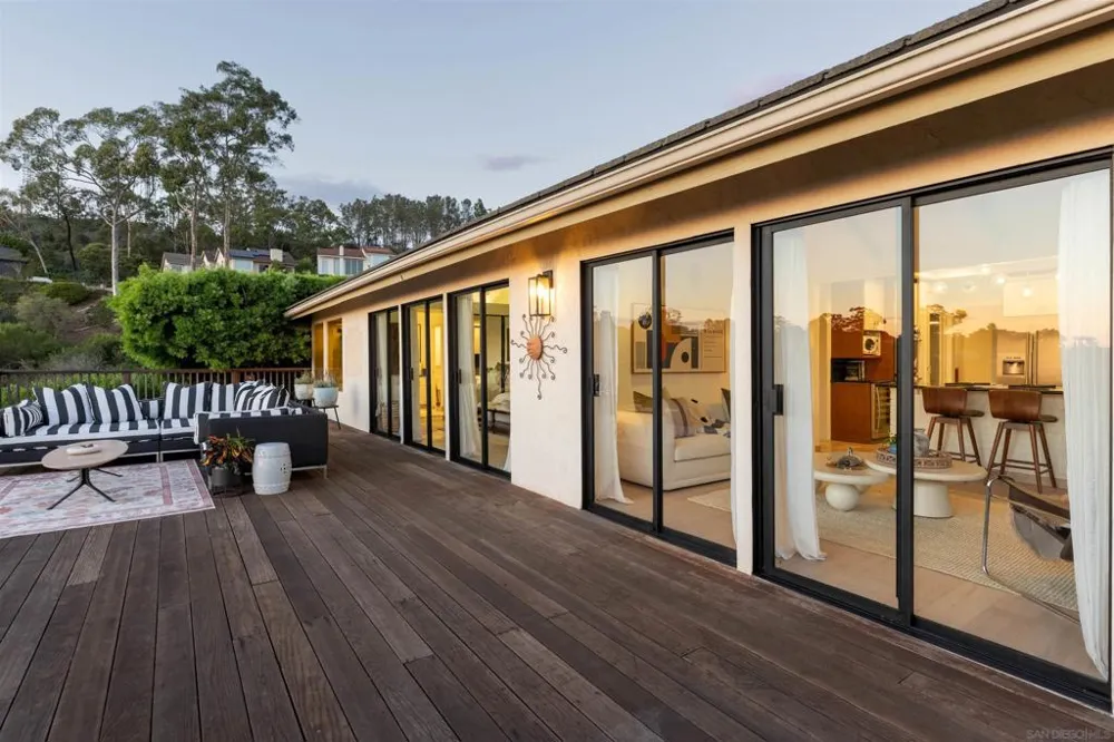 7160 Caminito Pepino La Jolla, CA 92037