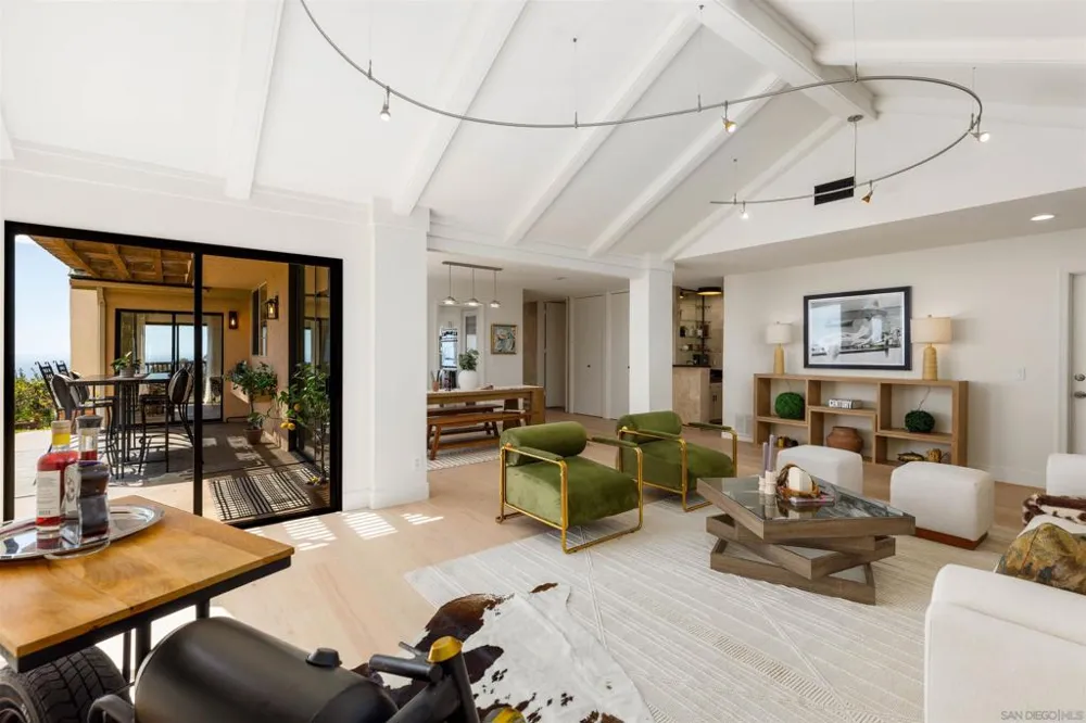7160 Caminito Pepino La Jolla, CA 92037