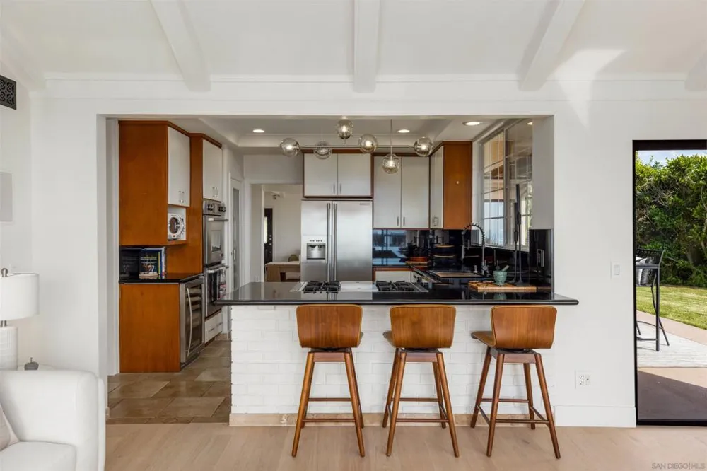 7160 Caminito Pepino La Jolla, CA 92037