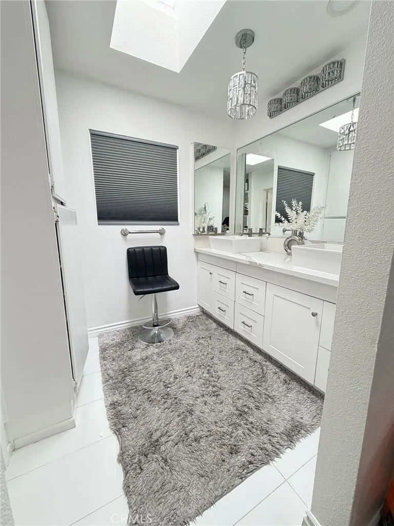 601 Esther Lancaster, CA 93535