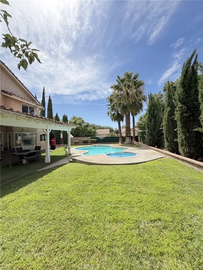 601 Esther Lancaster, CA 93535