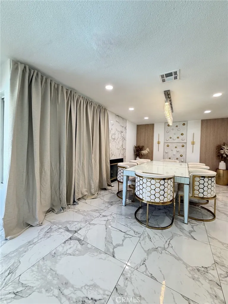 601 Esther Lancaster, CA 93535