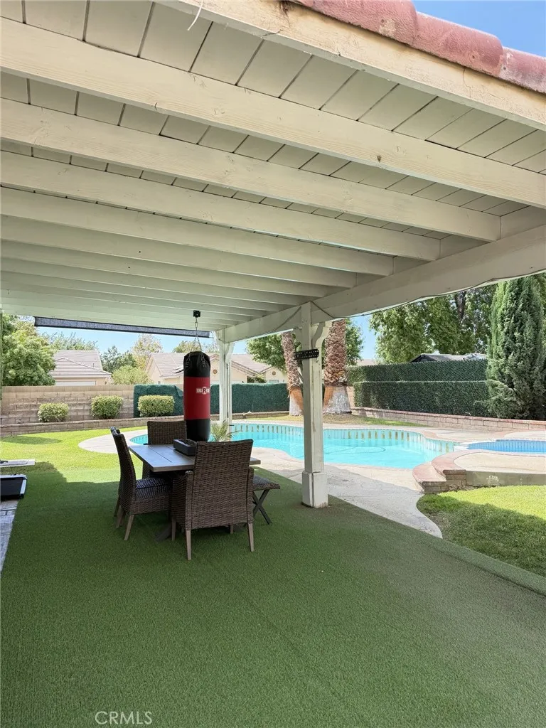 601 Esther Lancaster, CA 93535