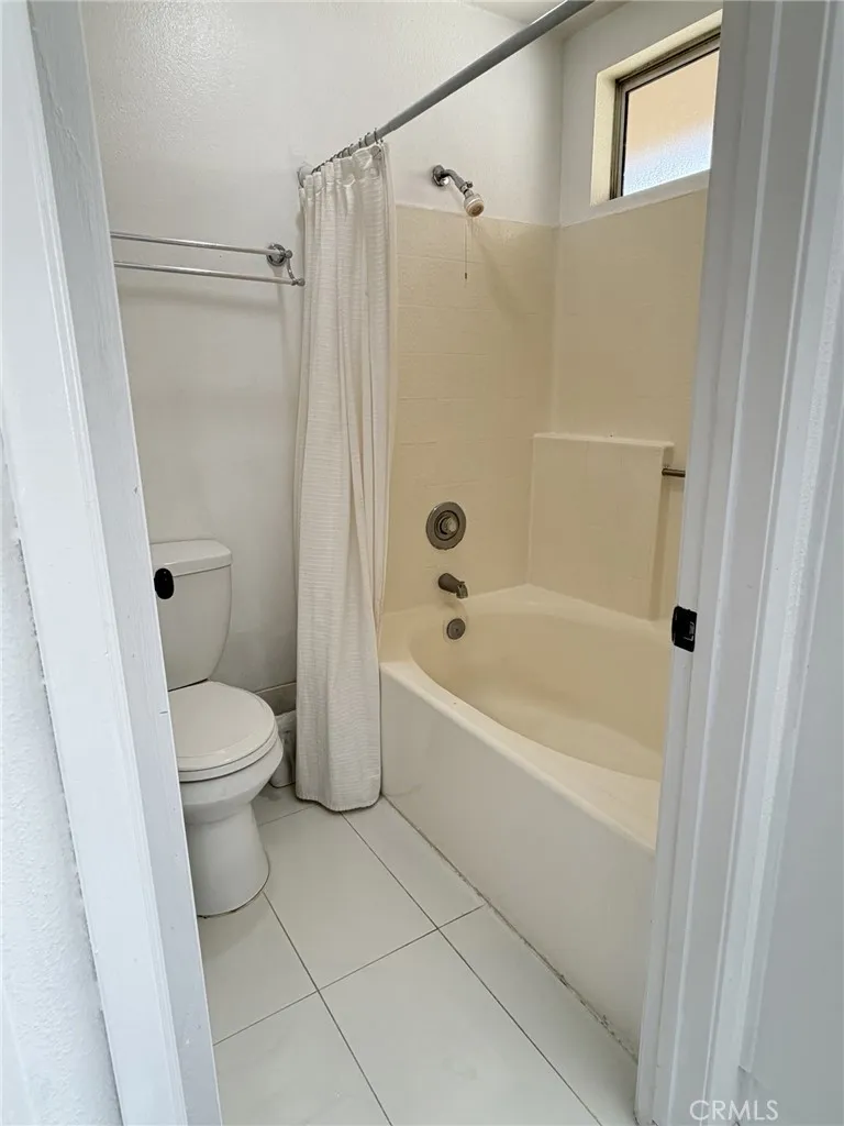 601 Esther Lancaster, CA 93535