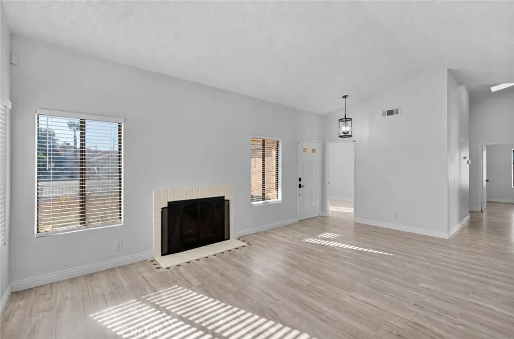 9189 Applewood Hesperia, CA 92344