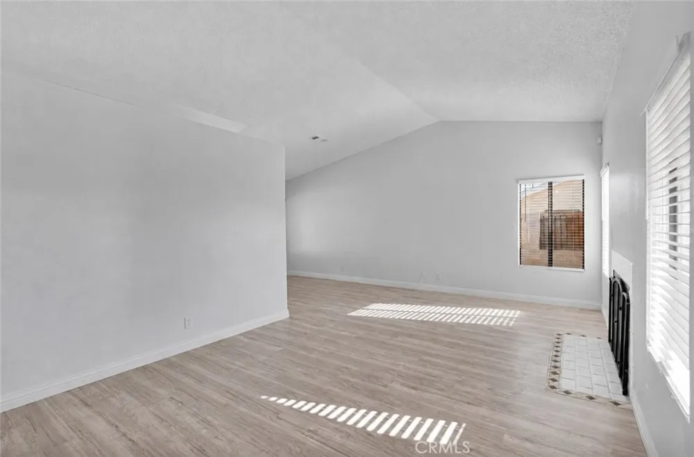 9189 Applewood Hesperia, CA 92344