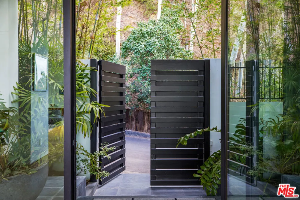 1517 Oriole Lane Los Angeles, CA 90069
