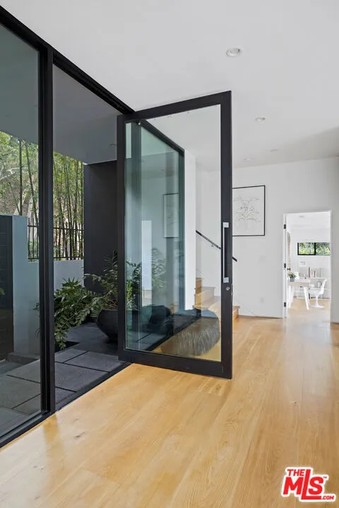 1517 Oriole Lane Los Angeles, CA 90069