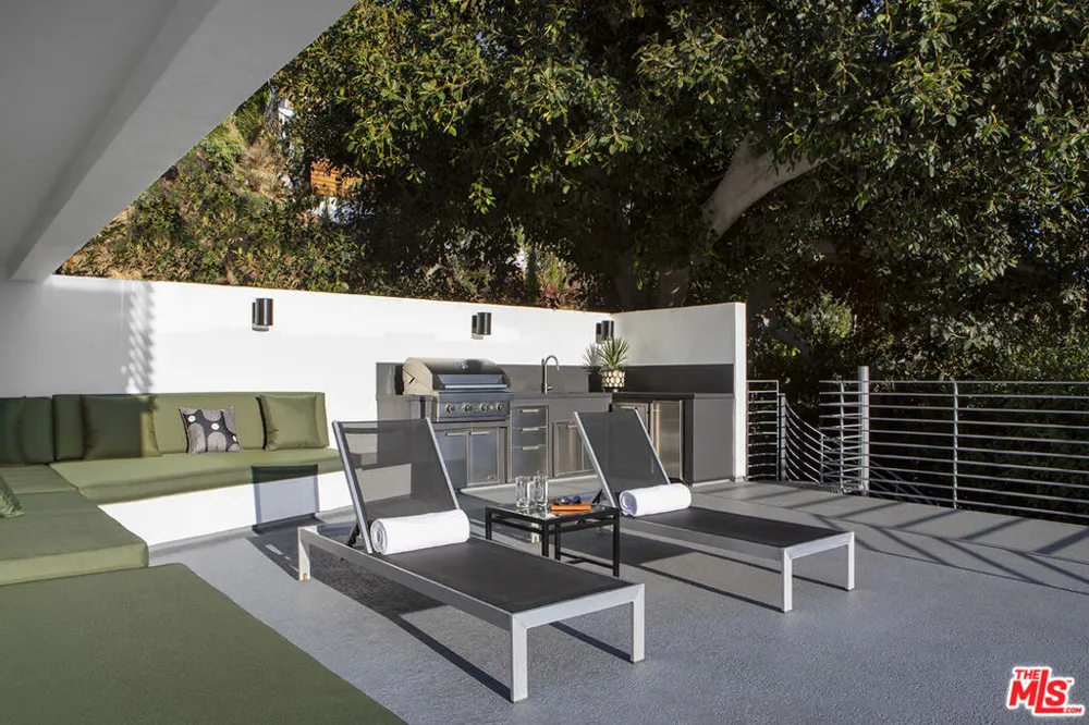 1517 Oriole Lane Los Angeles, CA 90069