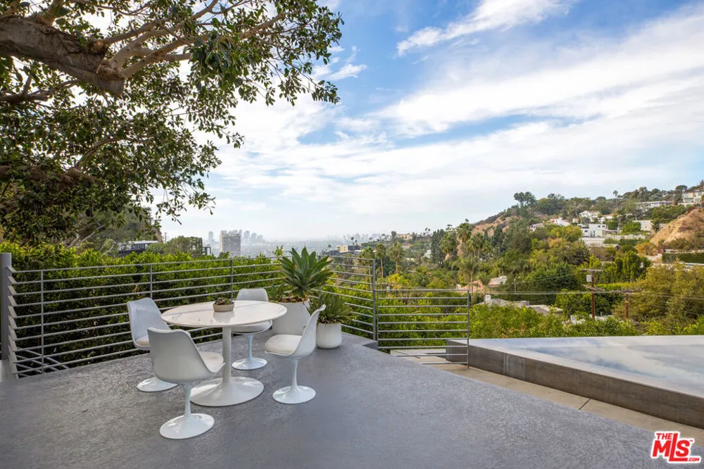 1517 Oriole Lane Los Angeles, CA 90069