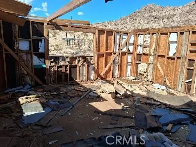 2959 Pinto Mountain Rd 29 Palms, CA 92277