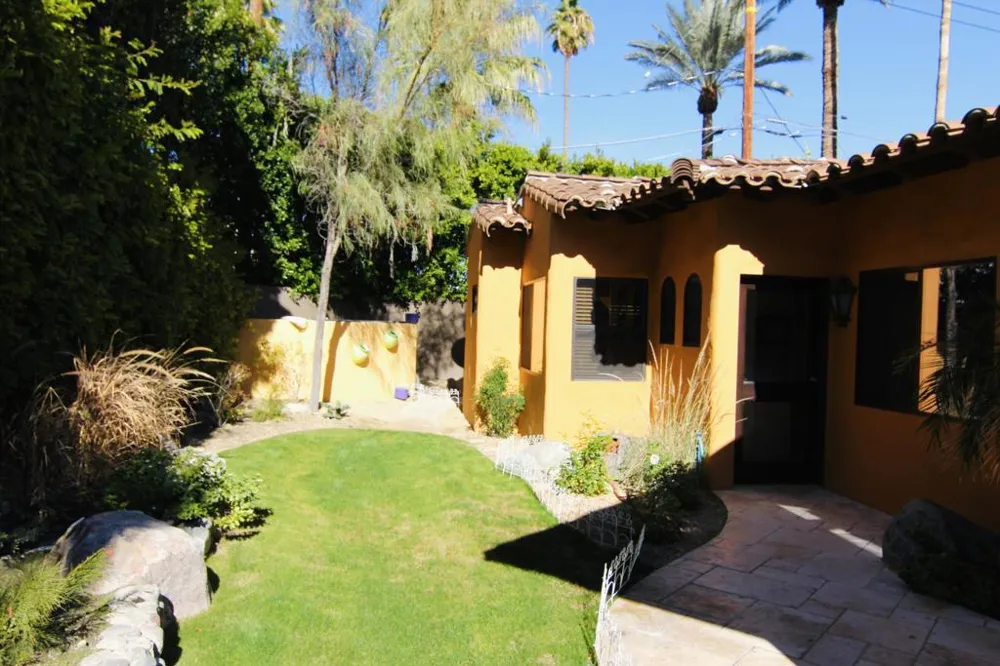 1129 Village Court Palm Springs, CA 92262