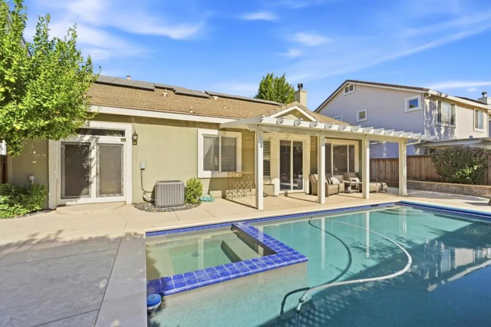 1480 Eastlake Circle Tracy, CA 95304