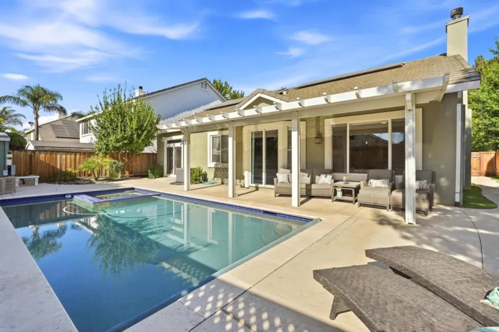 1480 Eastlake Circle Tracy, CA 95304