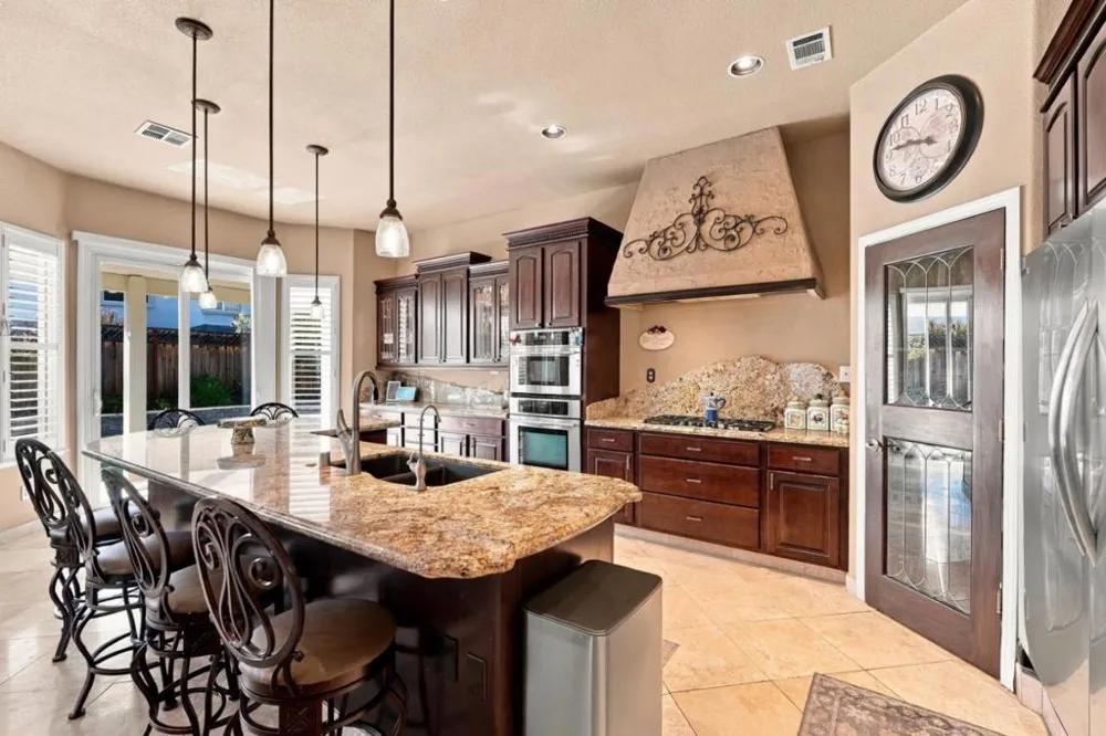 1480 Eastlake Circle Tracy, CA 95304