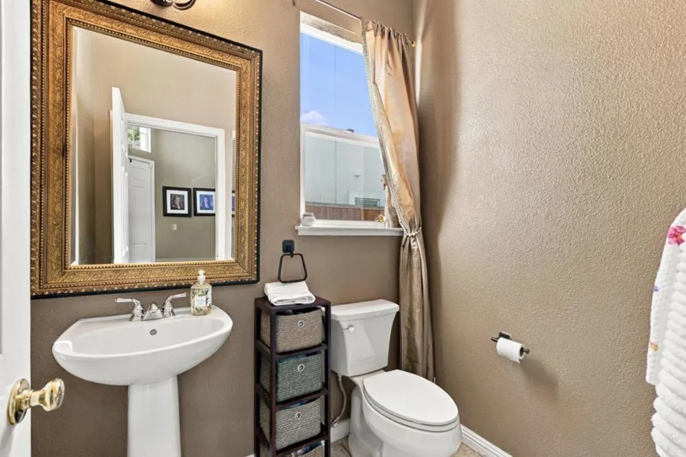 1480 Eastlake Circle Tracy, CA 95304