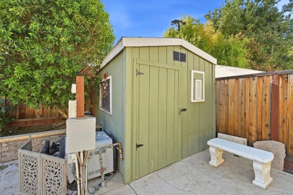 1480 Eastlake Circle Tracy, CA 95304