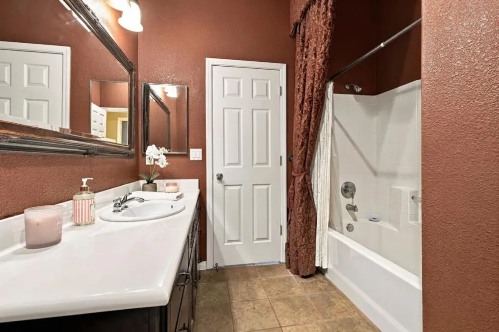 1480 Eastlake Circle Tracy, CA 95304