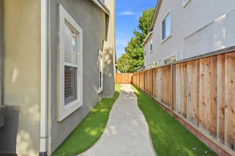 1480 Eastlake Circle Tracy, CA 95304