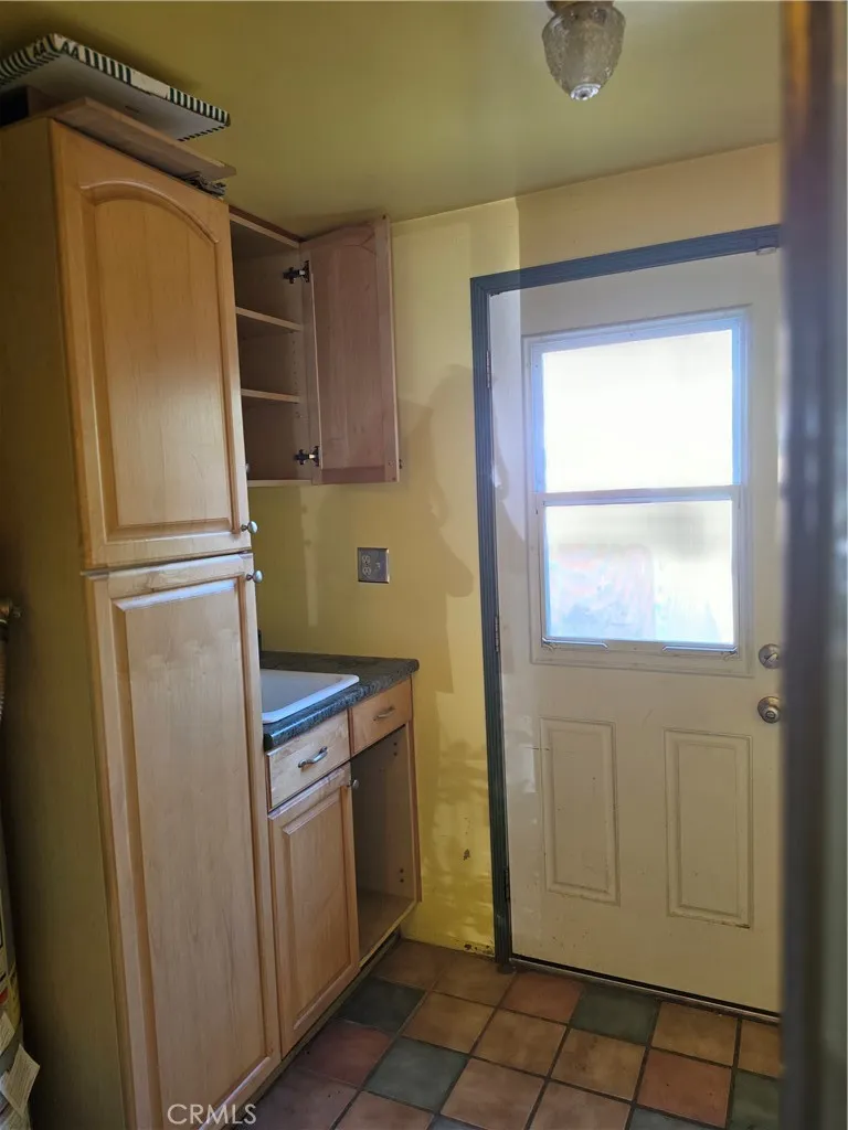 7649 Elm Street San Bernardino, CA 92410