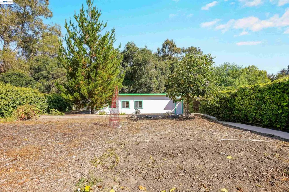 1620 East Ave Hayward, CA 94541
