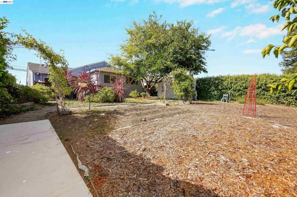 1620 East Ave Hayward, CA 94541
