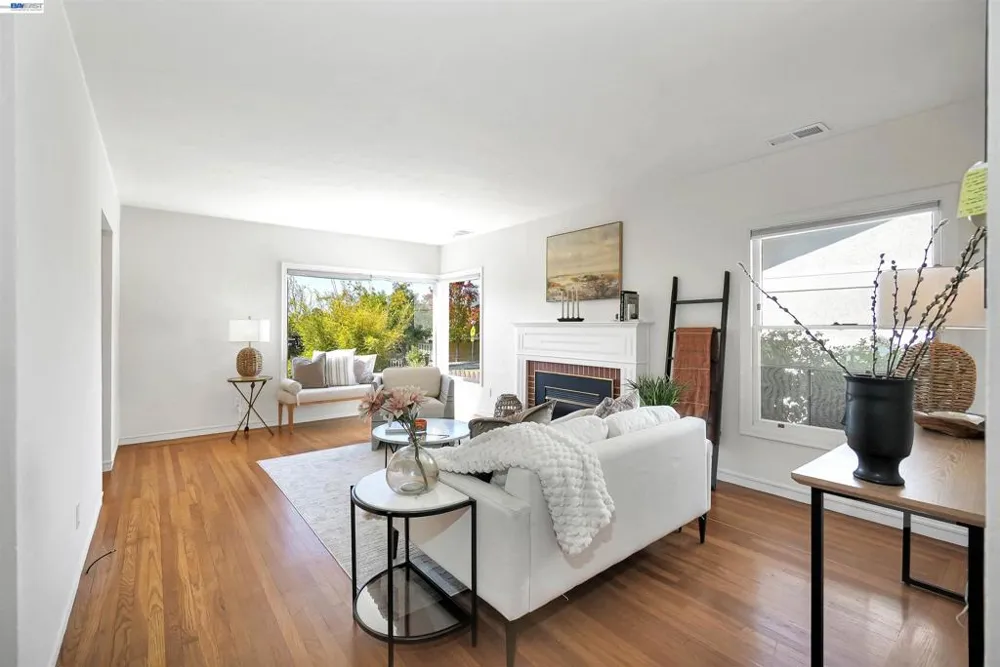 1620 East Ave Hayward, CA 94541