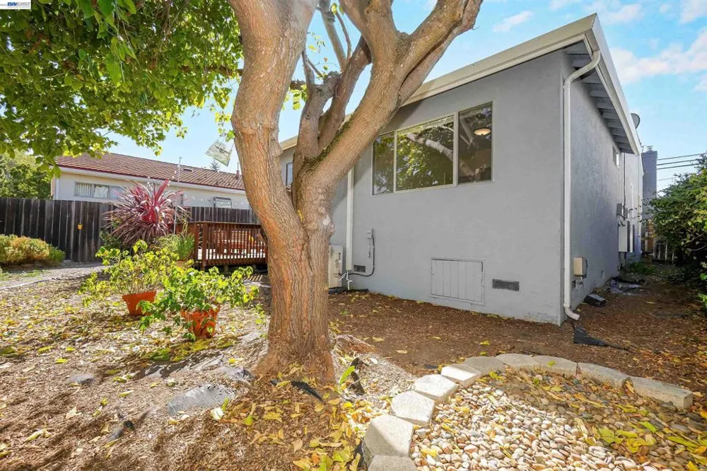 1620 East Ave Hayward, CA 94541