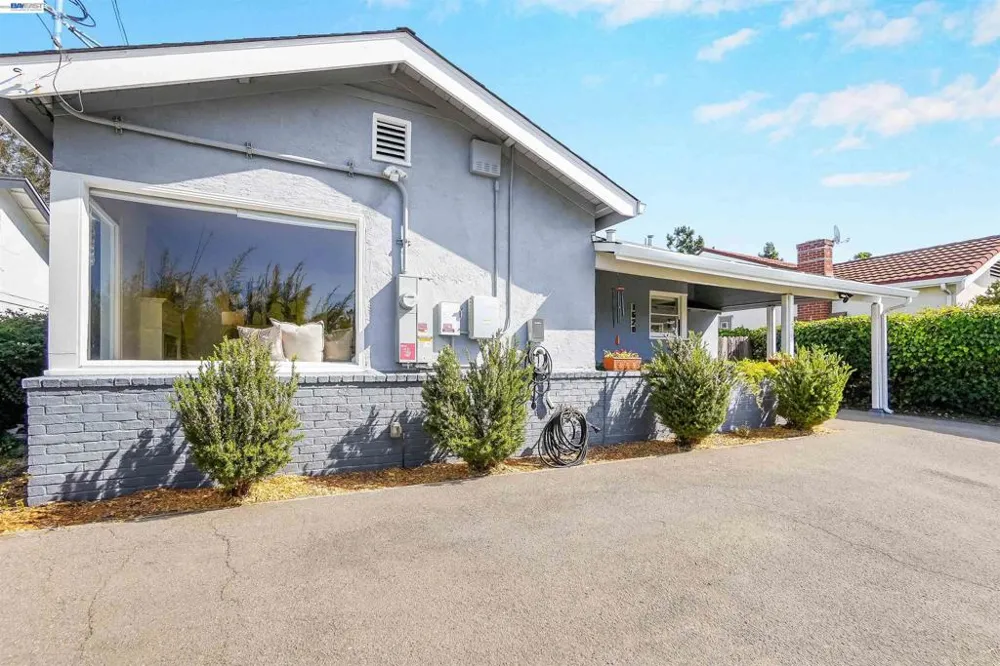 1620 East Ave Hayward, CA 94541