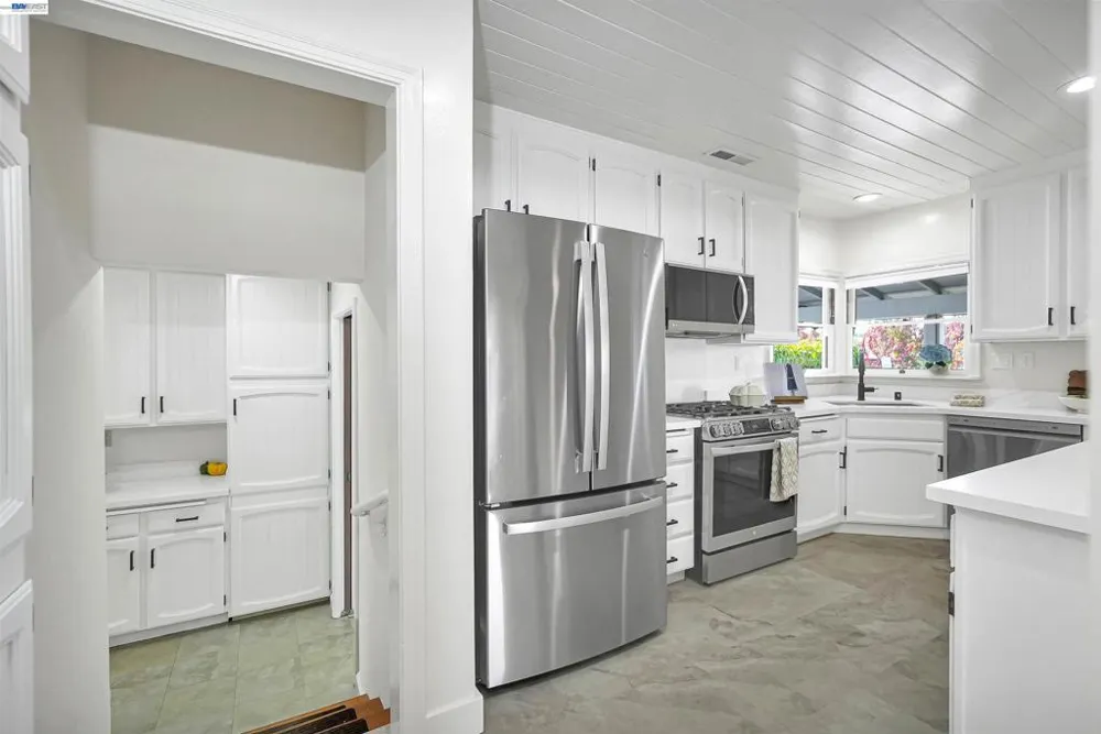 1620 East Ave Hayward, CA 94541