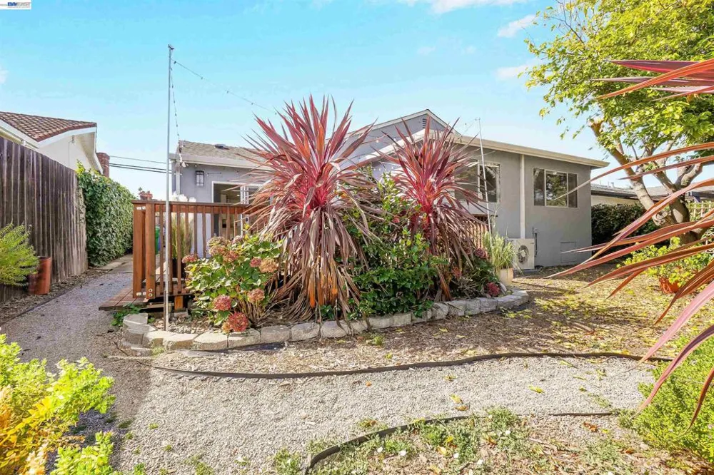 1620 East Ave Hayward, CA 94541