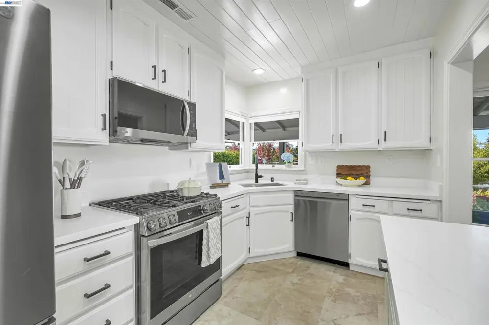 1620 East Ave Hayward, CA 94541