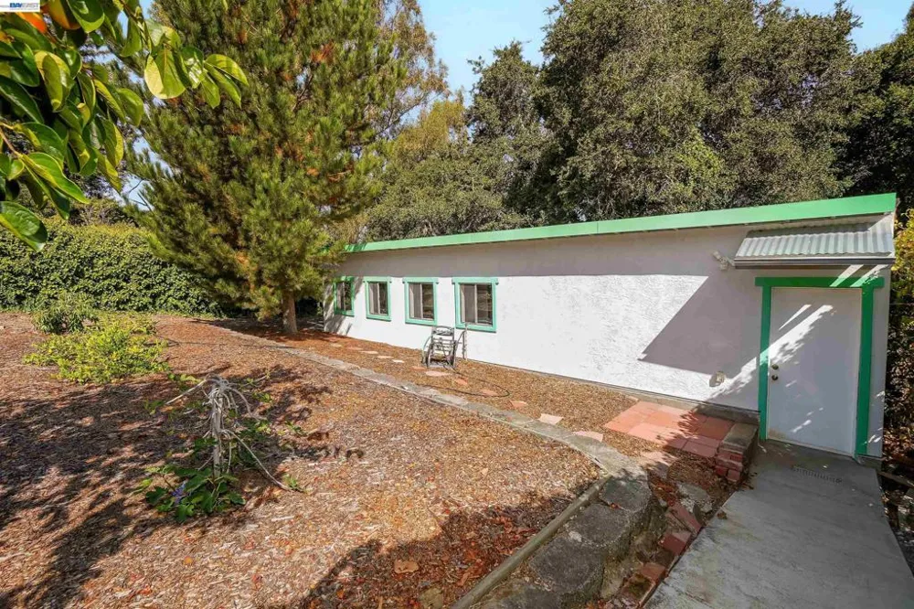 1620 East Ave Hayward, CA 94541