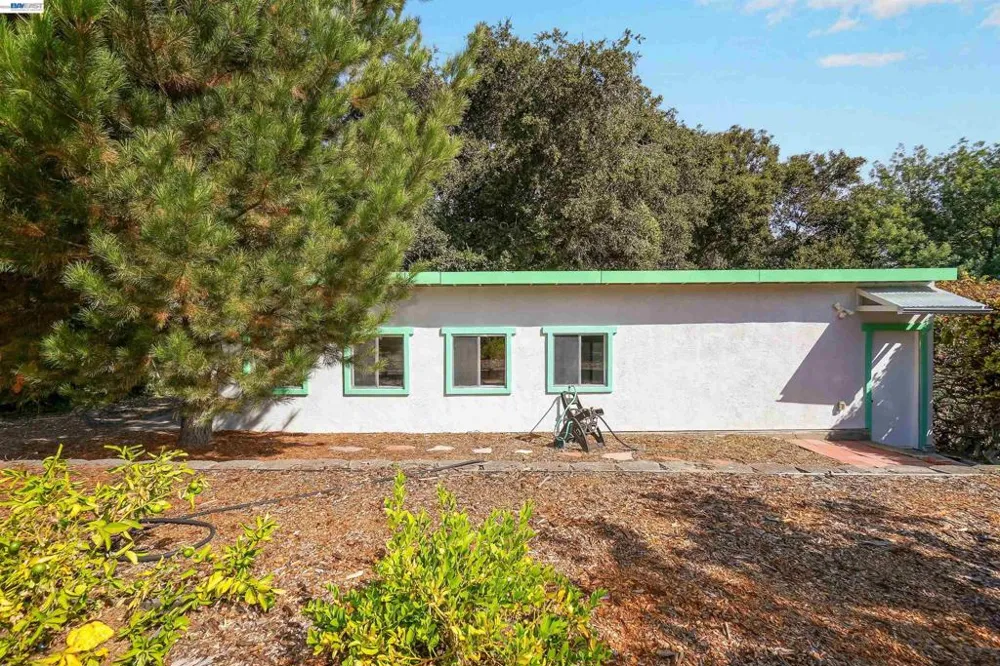 1620 East Ave Hayward, CA 94541
