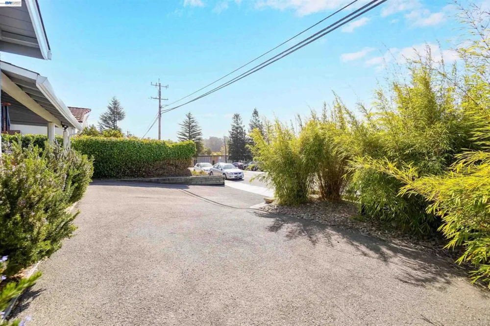 1620 East Ave Hayward, CA 94541