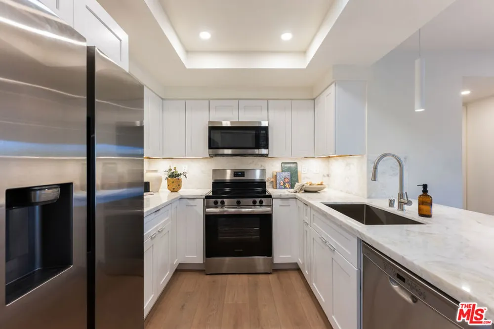 5800 Owensmouth Avenue #76 Woodland Hills, CA 91367