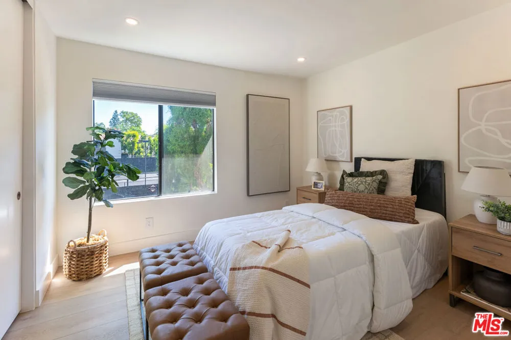 5800 Owensmouth Avenue #76 Woodland Hills, CA 91367
