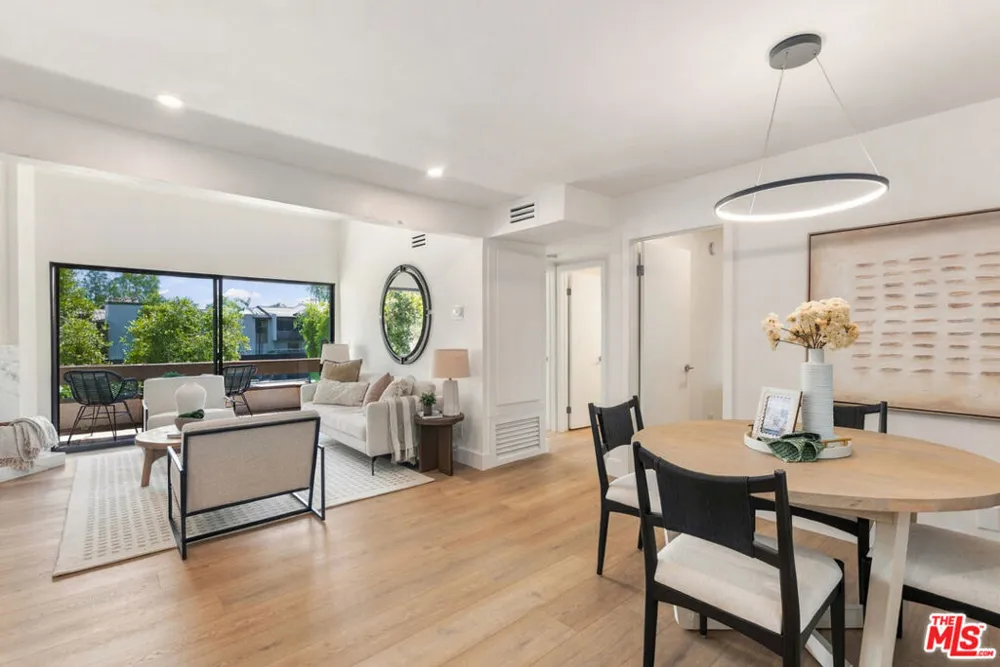 5800 Owensmouth Avenue #76 Woodland Hills, CA 91367