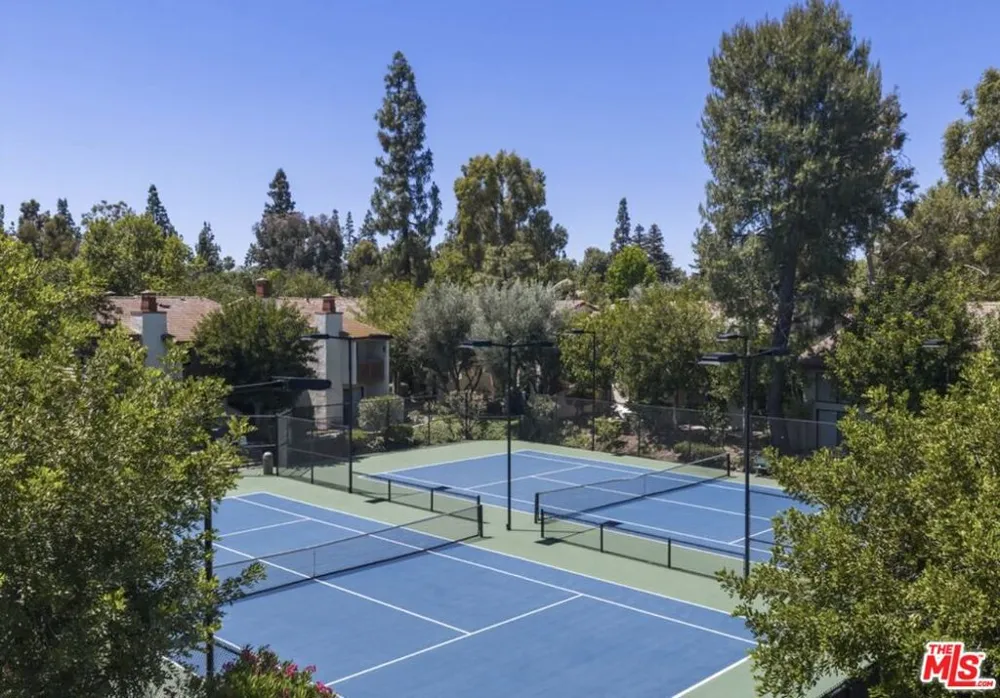 5800 Owensmouth Avenue #76 Woodland Hills, CA 91367