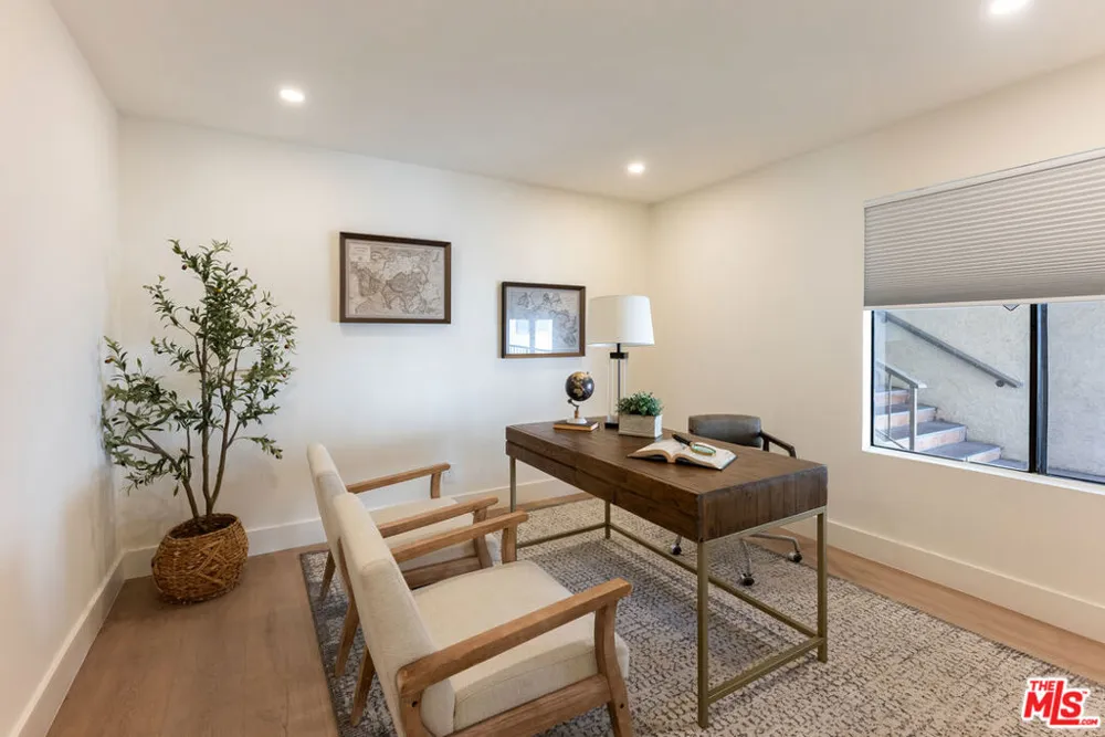 5800 Owensmouth Avenue #76 Woodland Hills, CA 91367