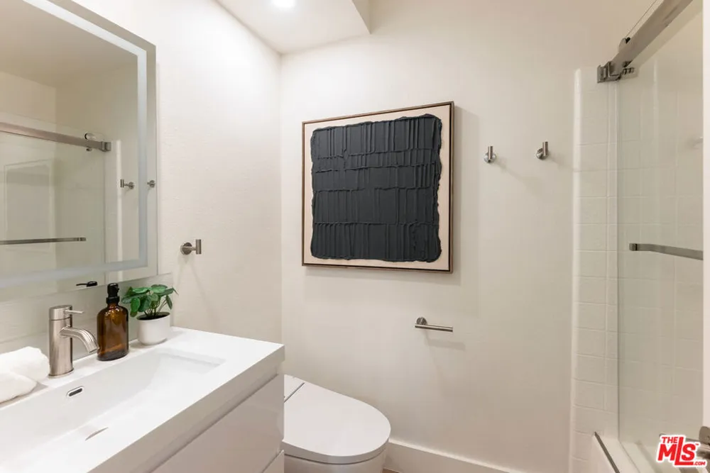5800 Owensmouth Avenue #76 Woodland Hills, CA 91367