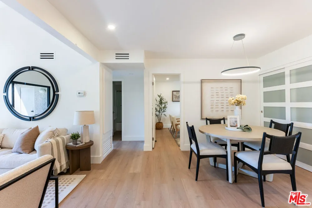 5800 Owensmouth Avenue #76 Woodland Hills, CA 91367