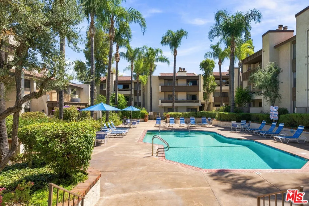 5800 Owensmouth Avenue #76 Woodland Hills, CA 91367