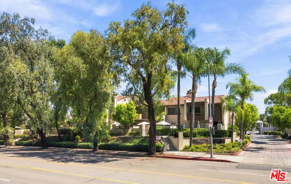 5800 Owensmouth Avenue #76 Woodland Hills, CA 91367
