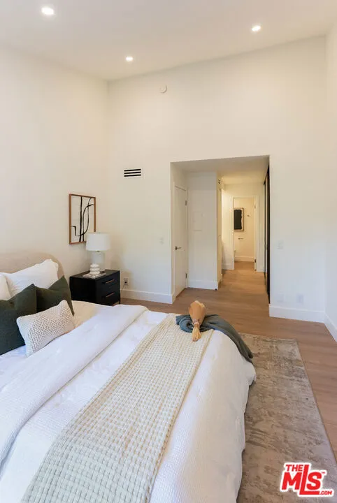 5800 Owensmouth Avenue #76 Woodland Hills, CA 91367