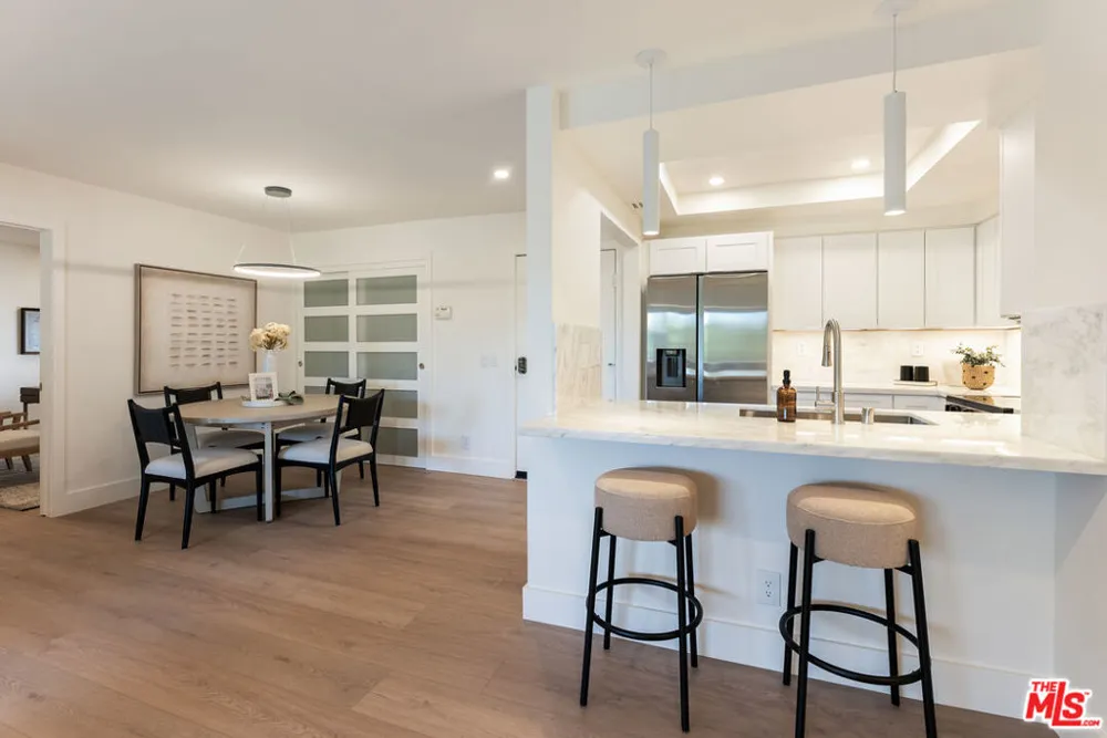 5800 Owensmouth Avenue #76 Woodland Hills, CA 91367